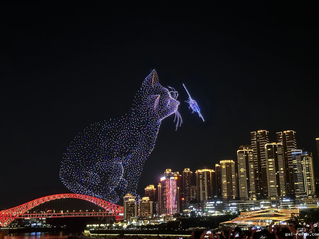谁让夜空活了起来？《小猫与鸣蝉》无人机秀破圈背后的故事